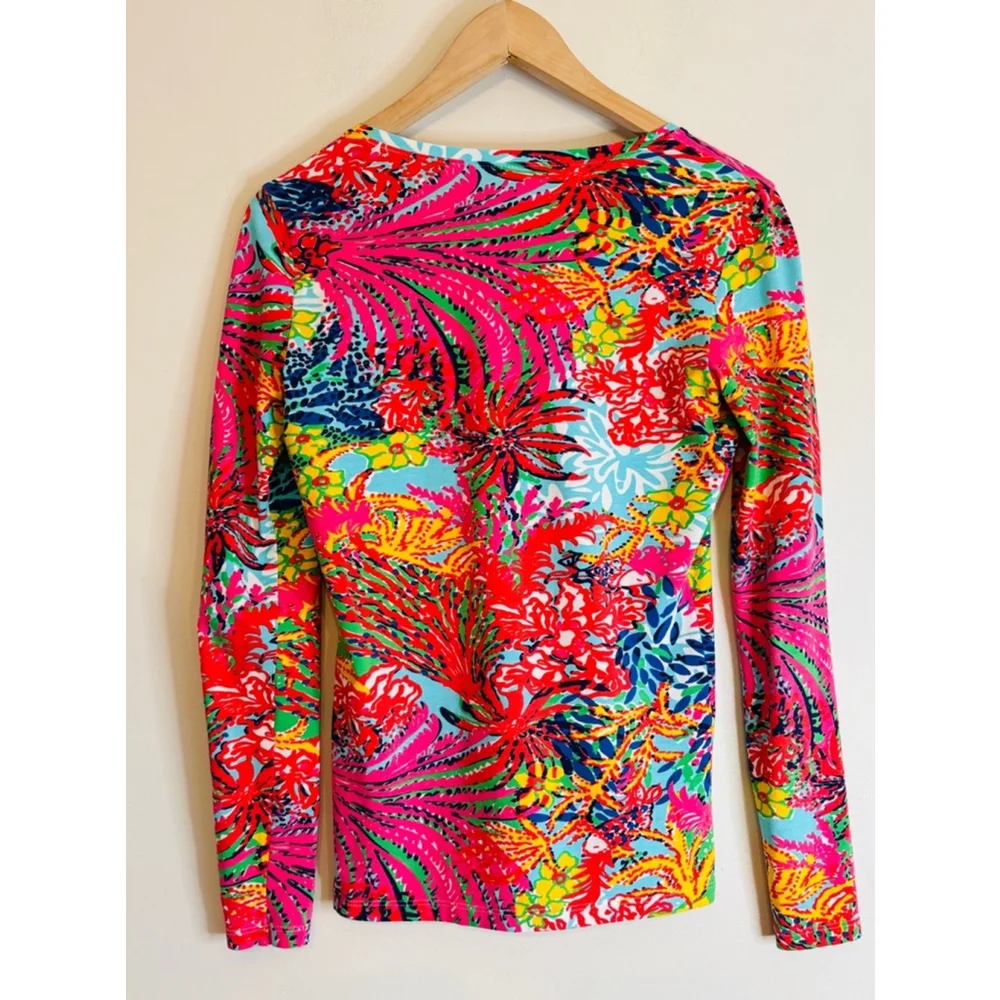 Lilly Pulitzer XS V Neck Long Sleeve Top Fishing For Compliments - Picture 2 of 7